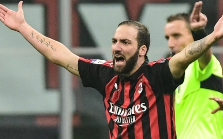 Milan klubunun hücumçusu iki oyunluq cəzalanıb
