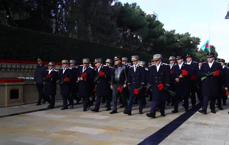 Prokurorluq əməkdaşları Şəhidlər xiyabanını ziyarət edib