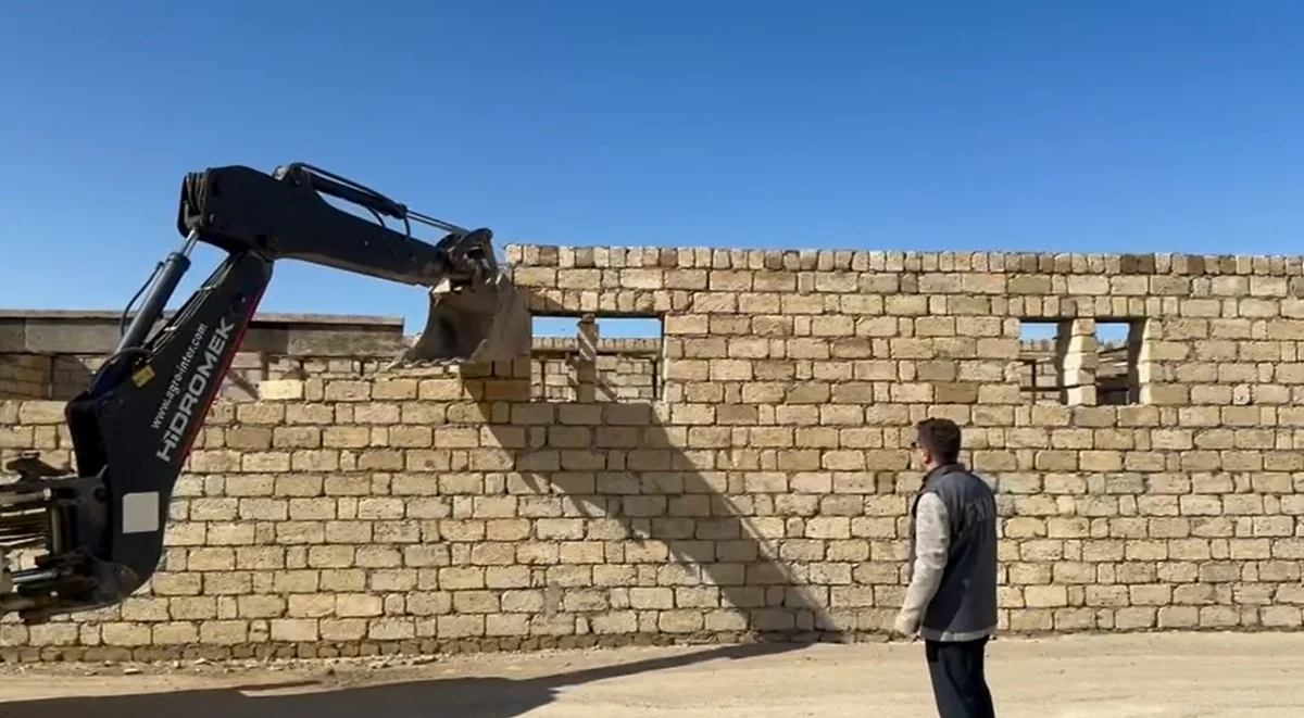 Abşeronda qanunsuz tikililər sökülüb