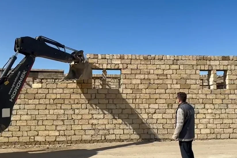 Abşeronda qanunsuz tikililər sökülüb