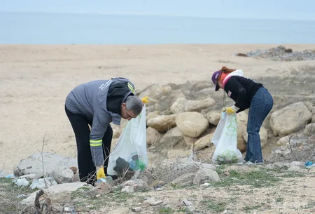 Bilgəhdə Xəzərin sahil zolağı plastik tullantılardan təmizlənib