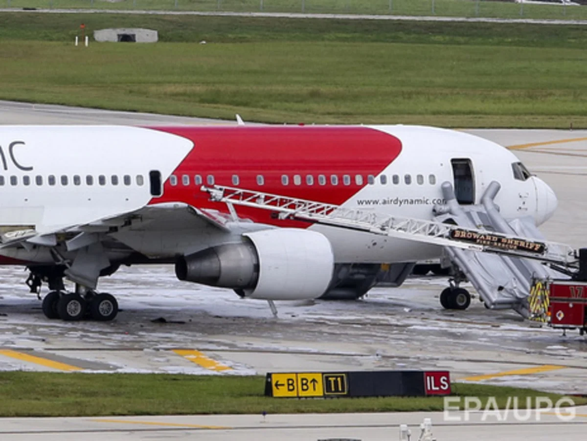 ​ABŞ-da uçuş zamanı Boeing yanıb, 14 nəfər xəsarət alıb - VİDEO