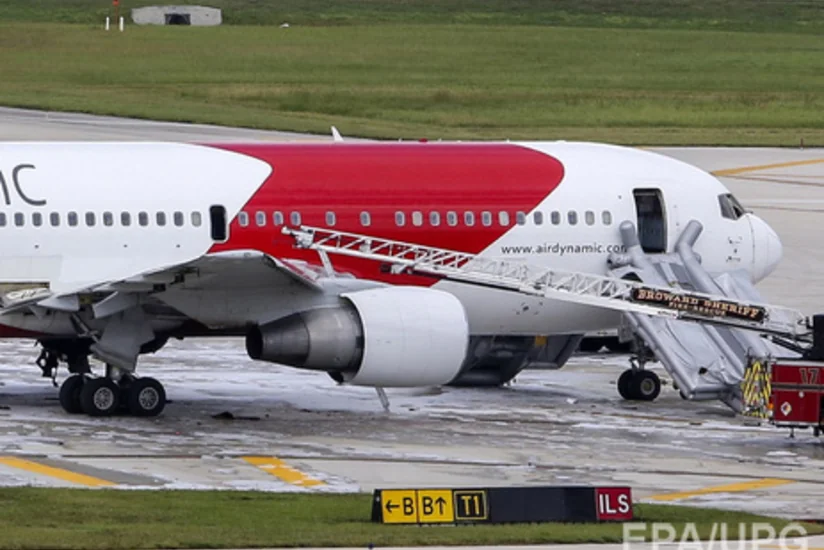 ​ABŞ-da uçuş zamanı Boeing yanıb, 14 nəfər xəsarət alıb - VİDEO
