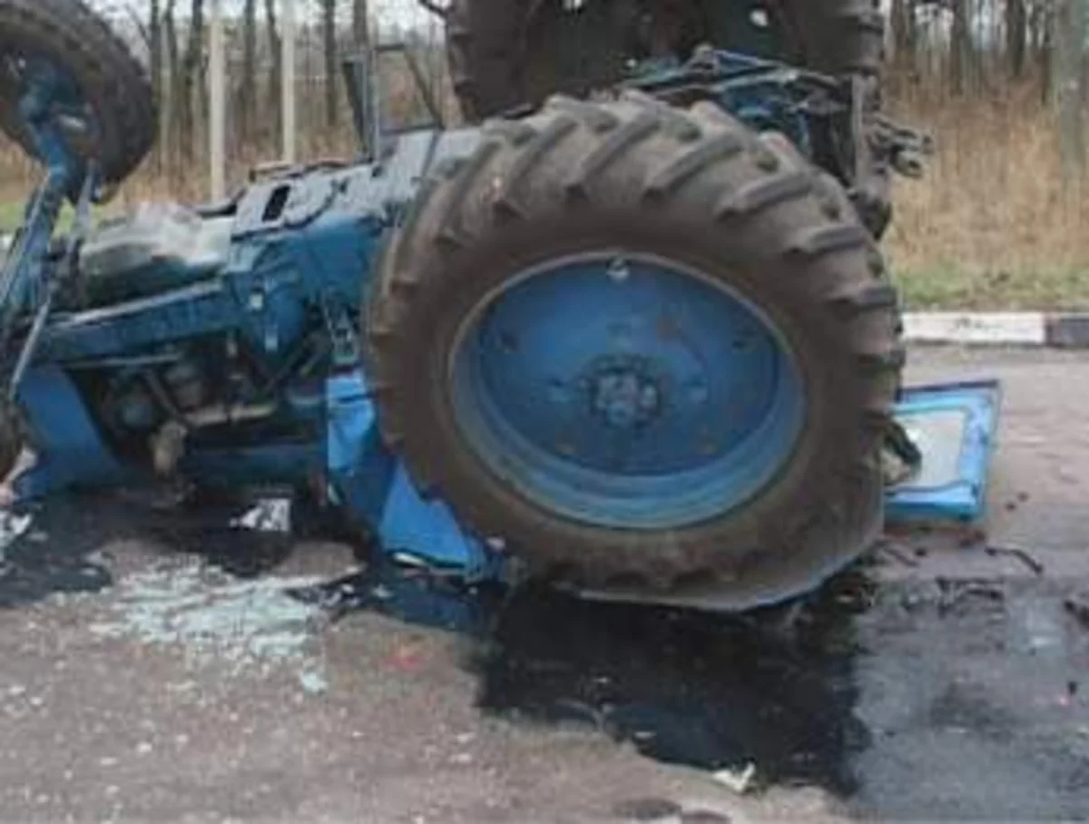​Ağcabədidə minik avtomobili ilə traktor toqquşub