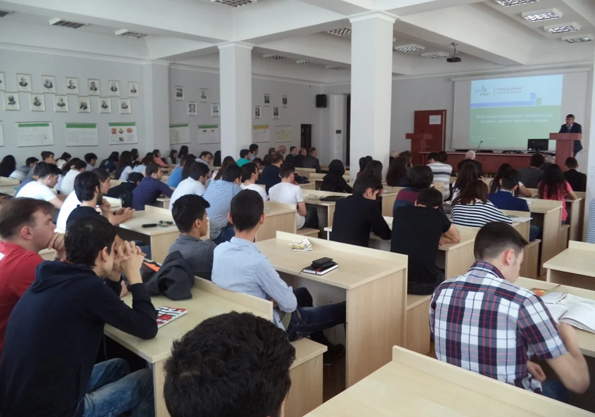 ​“Təmiz Şəhər” ASC ADNSU-da təkrar xammal bazarı mövzusunda mühazirə təşkil edib