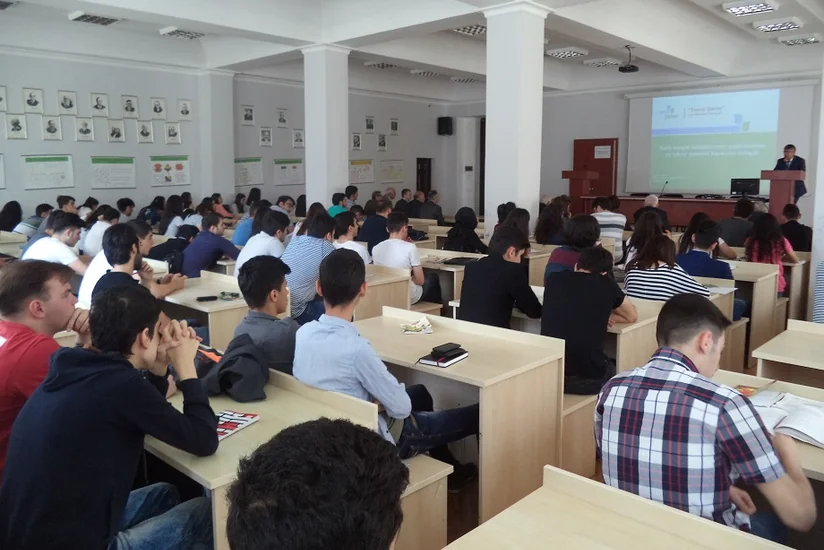 ​“Təmiz Şəhər” ASC ADNSU-da təkrar xammal bazarı mövzusunda mühazirə təşkil edib