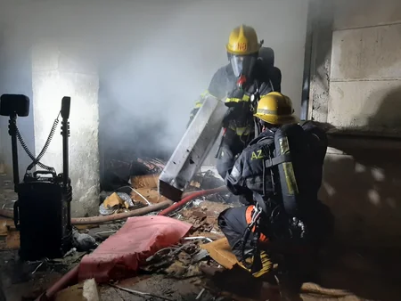 Bakıda çoxmərtəbəli yaşayış binasında baş verən yanğın söndürülüb - YENİLƏNİB