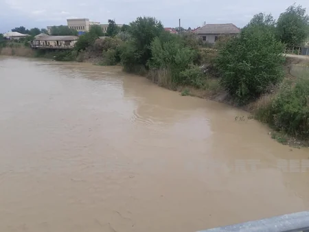 Kürdə suyun səviyyəsi sürətlə artır