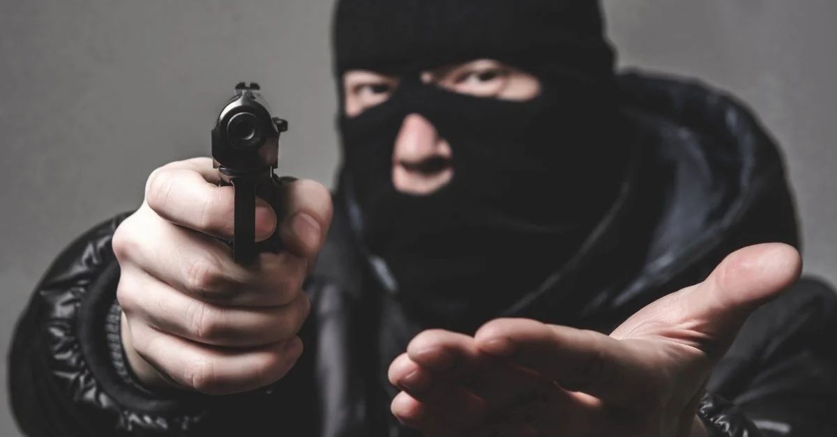 Astanada banka hücum edən şəxslə danışıqları daxili işlər naziri aparıb