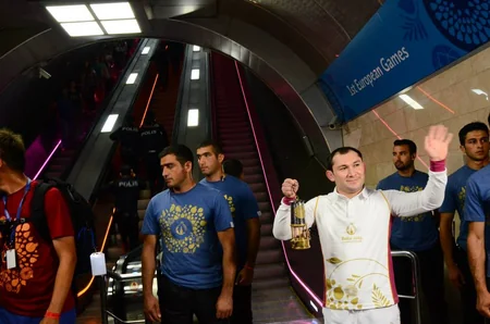 Bakı 2015in məşəli Funikulyordan Şəhidlər xiyabanına istiqamətlənib