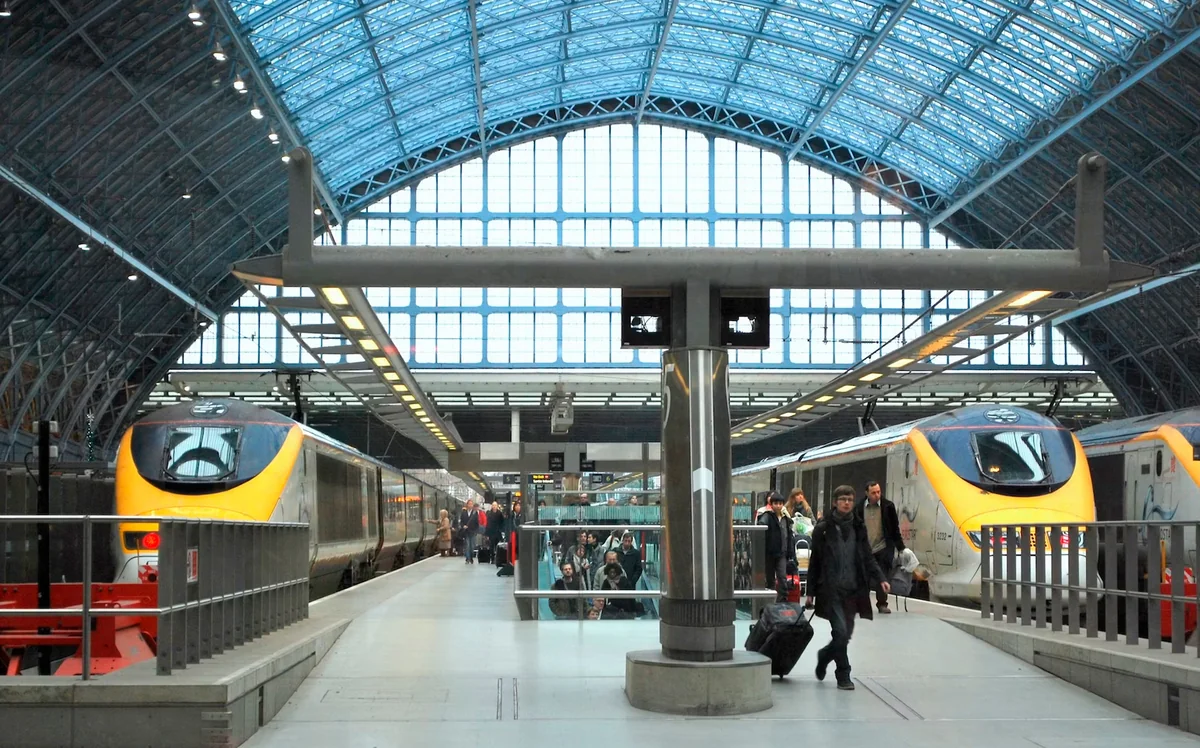 London-Paris qatarının sərnişinləri iki saatdan çox vaxtda La Manş tunelində qalıb