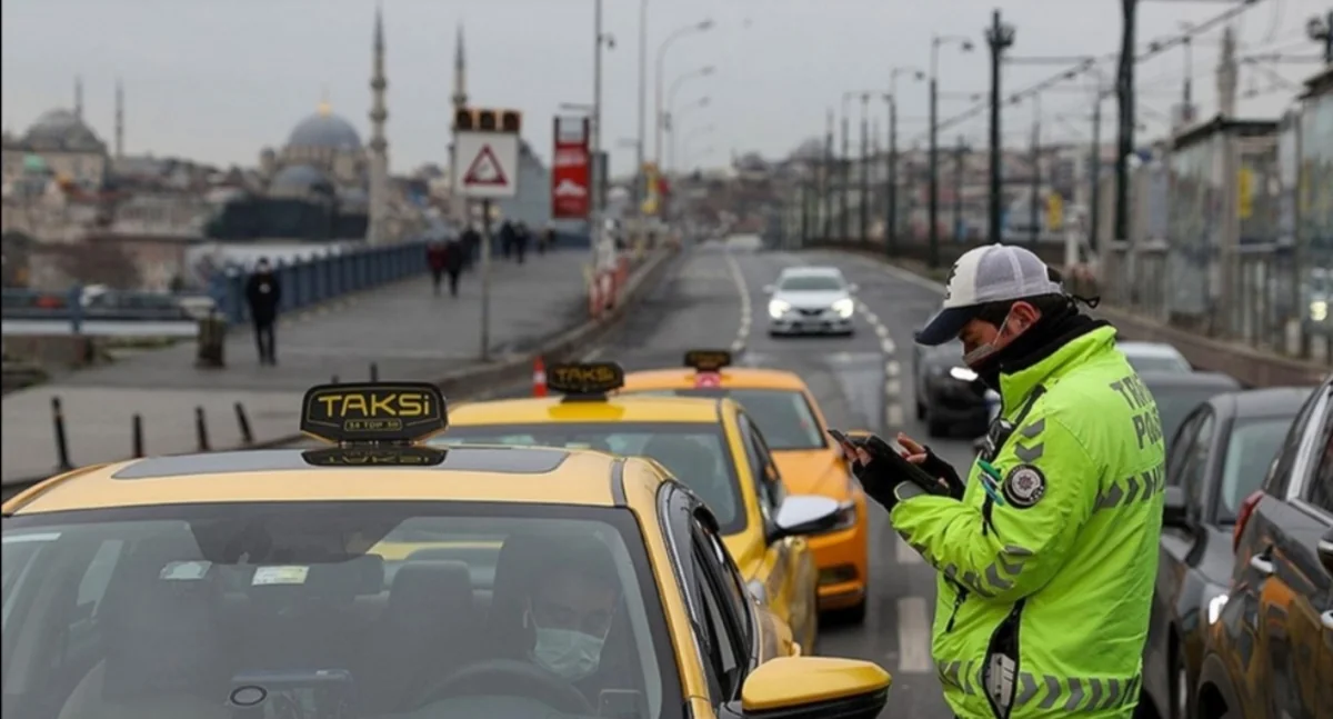 Türkiyədə üç gün küçəyə çıxmaq qadağan ediləcək