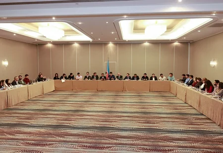 Diasporla İş üzrə Dövlət Komitəsinin sədri Strasburqda Azərbaycan icması ilə görüşüb