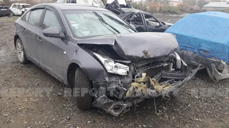 Kürdəmirdə avtomobil su kanalına düşdü, xəsarət alan var