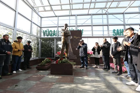 Memorial iştirakçıları Vüqar Həşimovun məzarını ziyarət ediblər