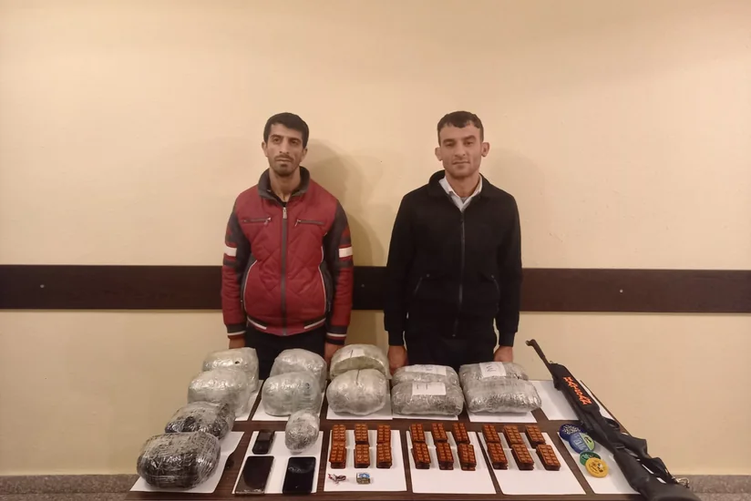 İranla sərhəddə 2 qaçaqmalçı saxlanılıb, silah və narkotik aşkarlanıb