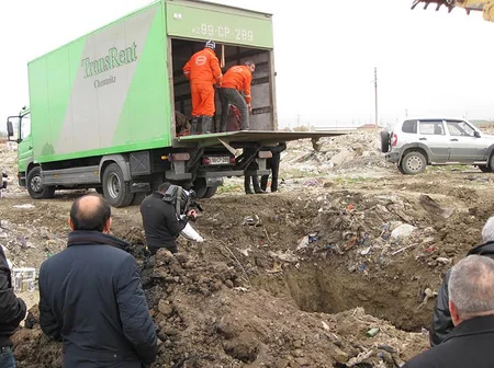 Bakıda mənşəyi məlum olmayan 5 ton mal əti basdırılıb - FOTO