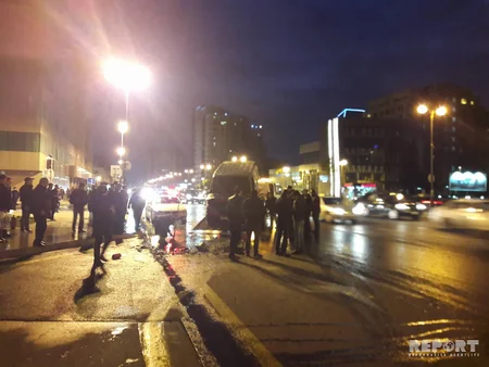 Перед Верховным судом сгорел микроавтобус