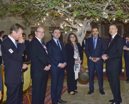 ​Prezident I Avropa Oyunlarının açılışında iştirak edən dövlət və hökumət başçıları ilə birgə şam edib