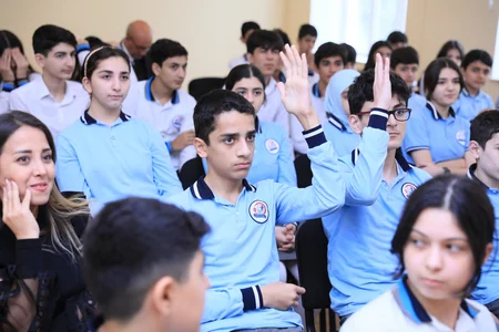 Məktəblərdə “Rəqəmli bacarıqların inkişaf etdirilməsi” layihəsi təqdim olunub