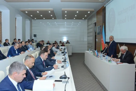 UNEC-də sosial biznes konsepsiyası müzakirə olunub