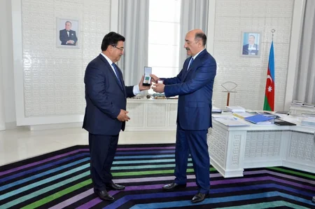 Nazir Balakişi Qasımova “Tərəqqi” medalını təqdim edib