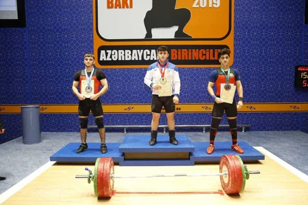 Ağır atletika üzrə gənclər arasında Azərbaycan birinciliyi başa çatıb  - FOTO