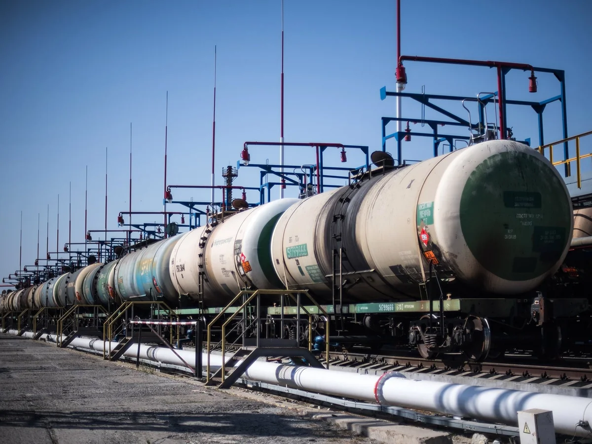 IEA raises its forecast for oil demand growth this year by 380,000 bpd
