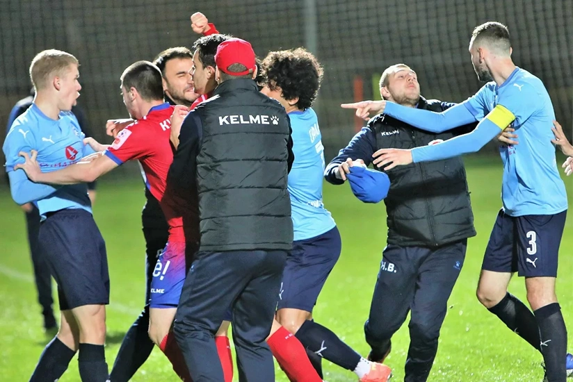 Rusiya klubunun oyununda kütləvi dava