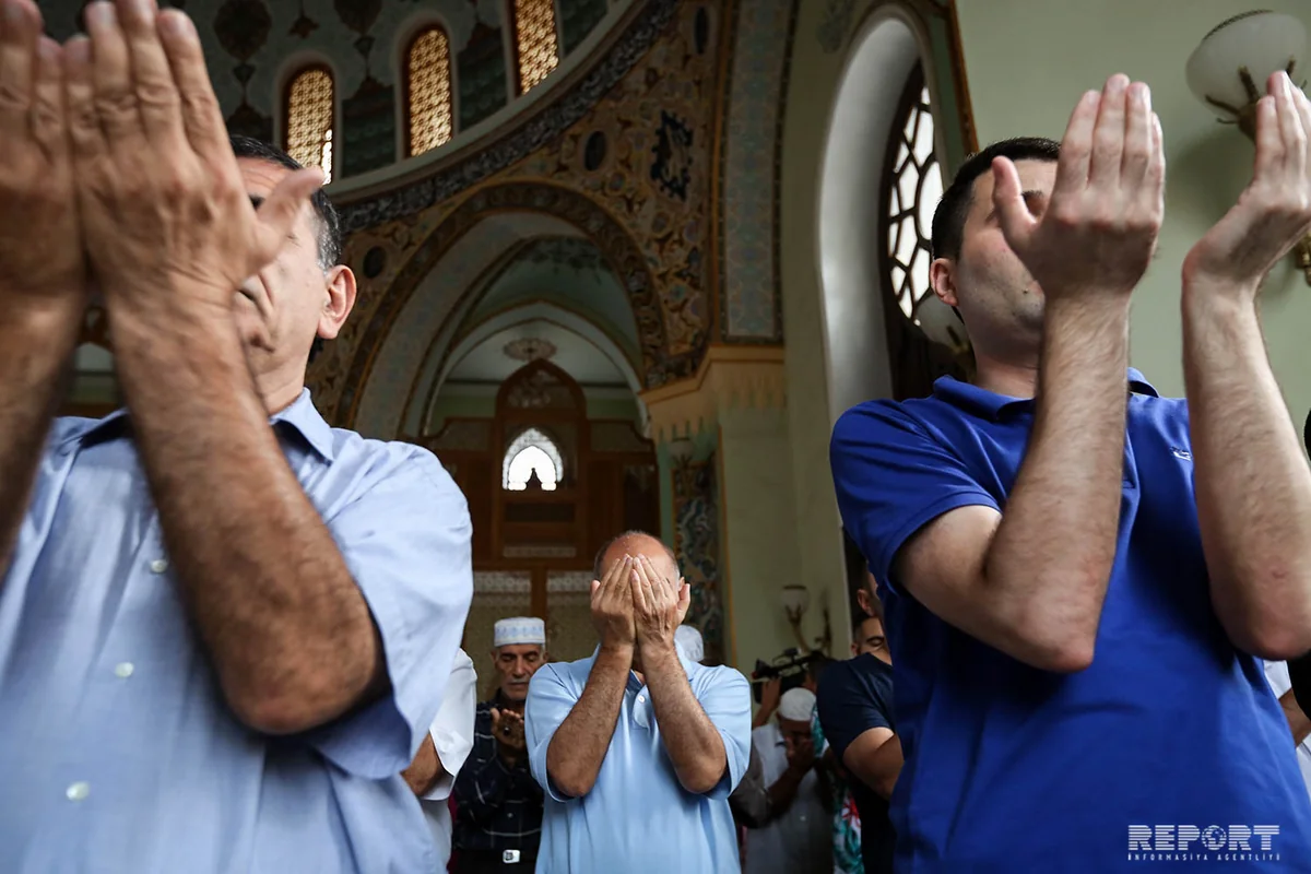 Bakıda Cümə namazında Azərbaycanın İrandakı səfirliyinə edilən terror hücumu pislənilib