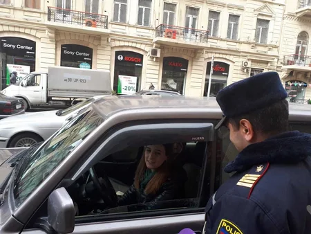 Bakıda yol polisi qadın sürücüləri təbrik edib - FOTO - VİDEO - YENİLƏNİB