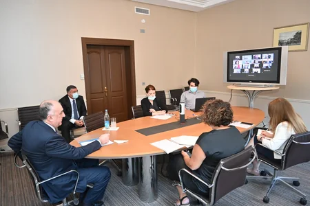 Elmar Məmmədyarov səfirlərin dəvətini qəbul edib