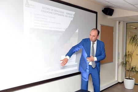 “KazMunayGaz”ın “Sətti” qazma qurğusu Bakıya gətirilib