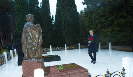 Baş Prokurorluqda ulu öndər Heydər Əliyevin xatirəsinə həsr olunmuş anım tədbiri keçirilib