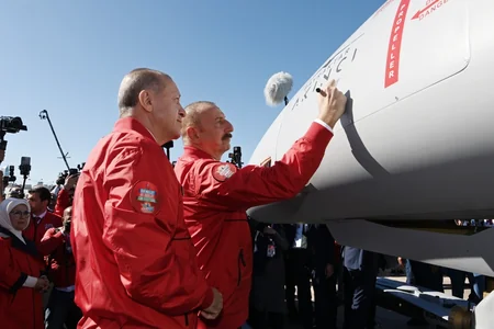 Azərbaycan və Türkiyə prezidentləri “TEKNOFEST Azərbaycan”da sərgi zonasındakı pavilyonlarla tanış olublar