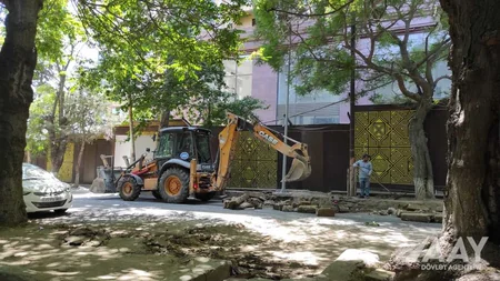 Bakının Firdovsi Məmmədov küçəsi təmir edilir