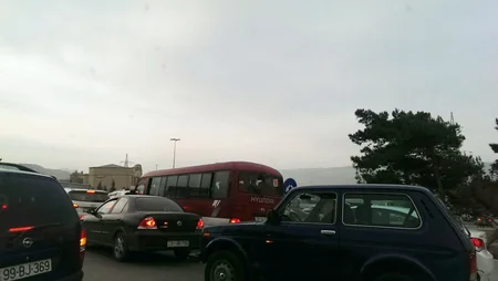 ​Bakı-Sumqayıt şosesində böyük sıxlıq müşahidə edilir