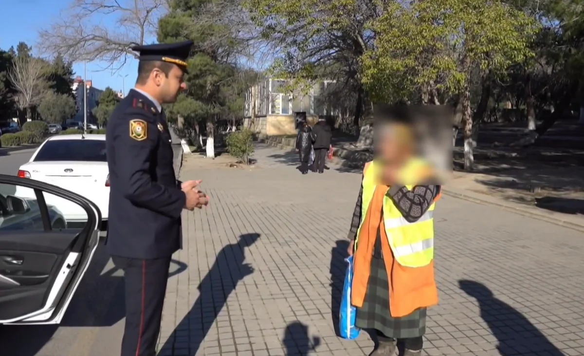 DYP təmizlik işçilərinə işıqqaytaran jiletlər verib