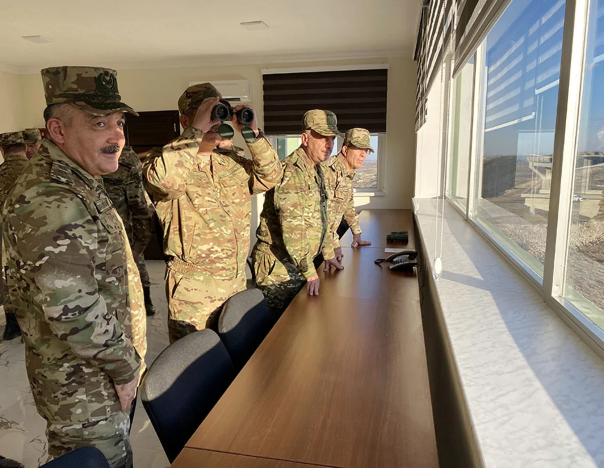 Azerbaijani Defense Minister watches exercises in commando units, gives additional instructions 