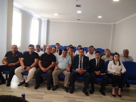 Gəncədəki avtodaşıyıcıların problemləri dinlənilib