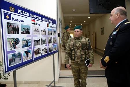 ​NATO nümayəndə heyəti hərbi hissələrdə olub