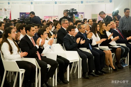 Yuxarı sinif şagirdlərinə öz elmi nailiyyətlərini nümayiş etdirmək imkanı verilib