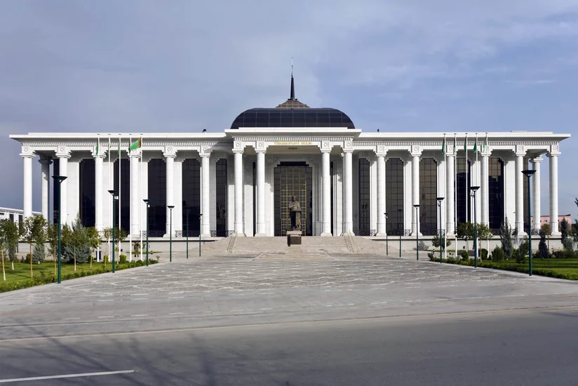 Парламент Туркменистана возглавила женщина