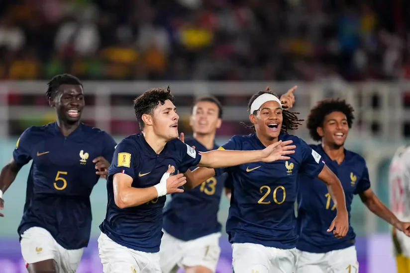 17 yaşadək futbolçular arasında dünya çempionatında finalçılar müəyyənləşib