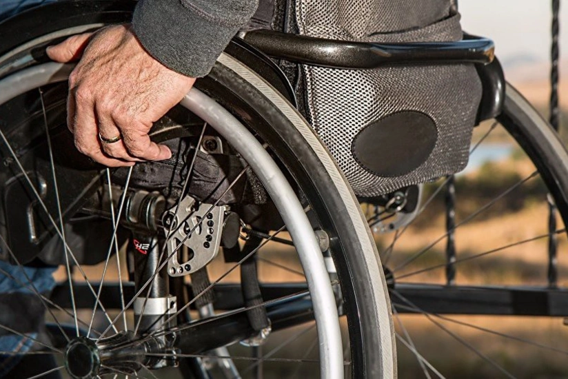 Azərbaycanda əlilliyi olan şəxslərin övladlığa uşaq götürməsi ilə bağlı qadağa aradan qaldırılacaq