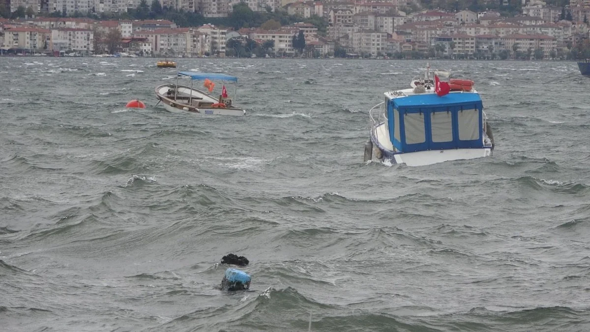 Boat sinks off coast of Basiskele, 24 rescued