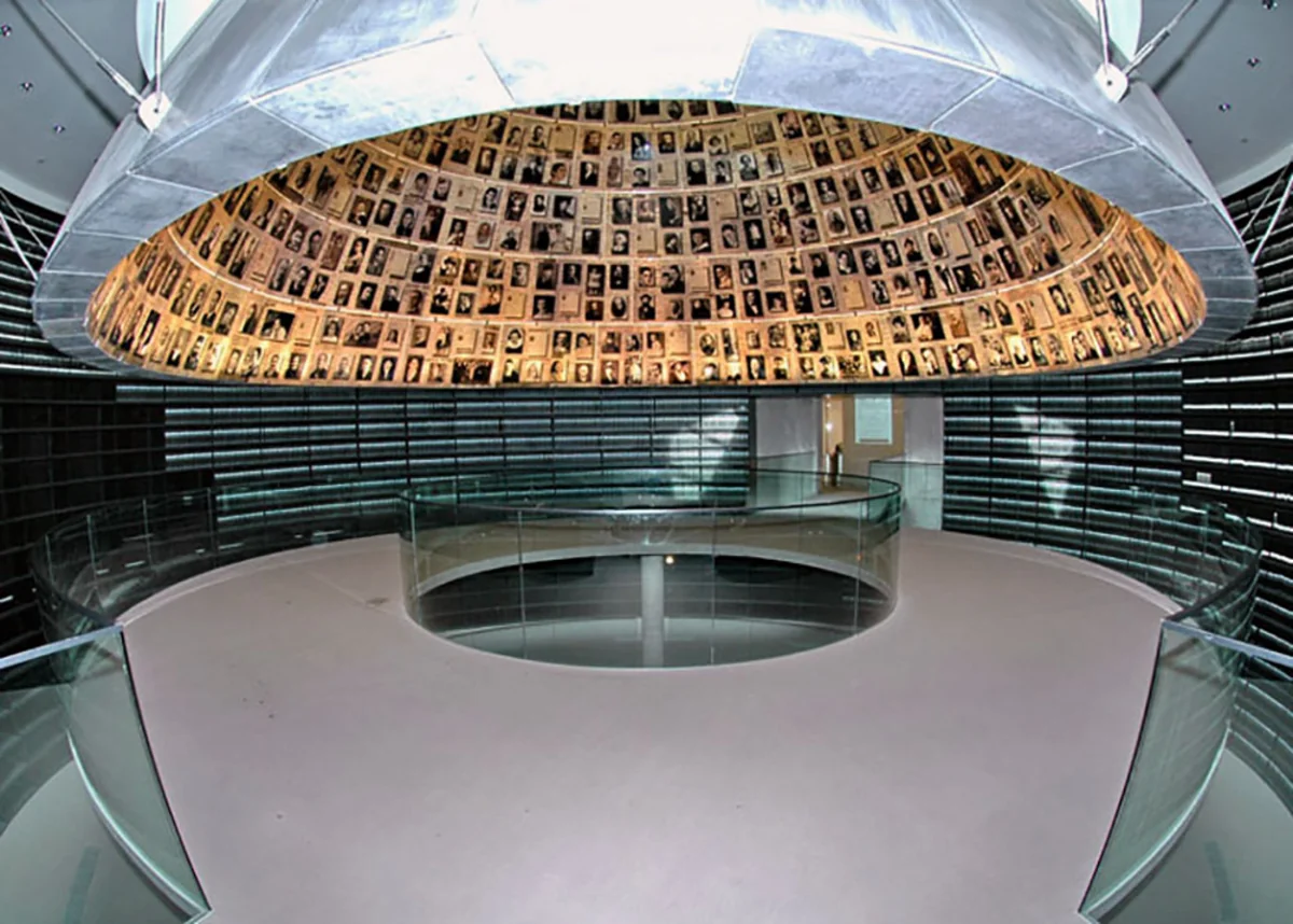 Azerbaijan Defense Minister visits Yad Vashem memorial complex