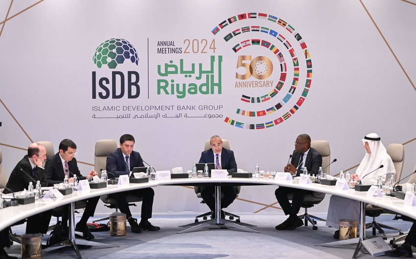Azerbaijan's minister of economy attends roundtable on COP29 