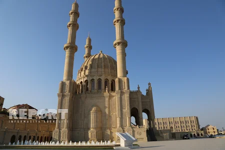 Ayətullahul-Uzma Həmədani: Heydər məscidi müasir üslub və dizaynla tikilib - FOTO