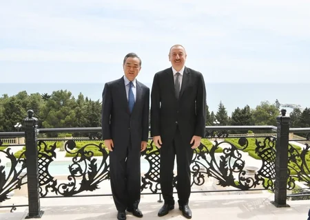 President Ilham Aliyev receives delegation led by Chinese foreign minister